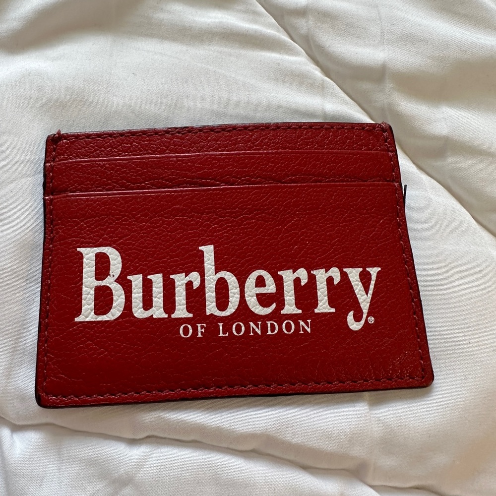 New Burberry Crest Print Leather Card Case.
